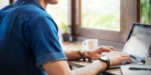 Cómo mantener el entorno operativo en funcionamiento con la redundancia de activos de TI
