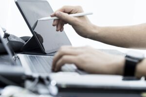 Descubra cómo el outsourcing de TI ayuda a su empresa a superar desafíos
